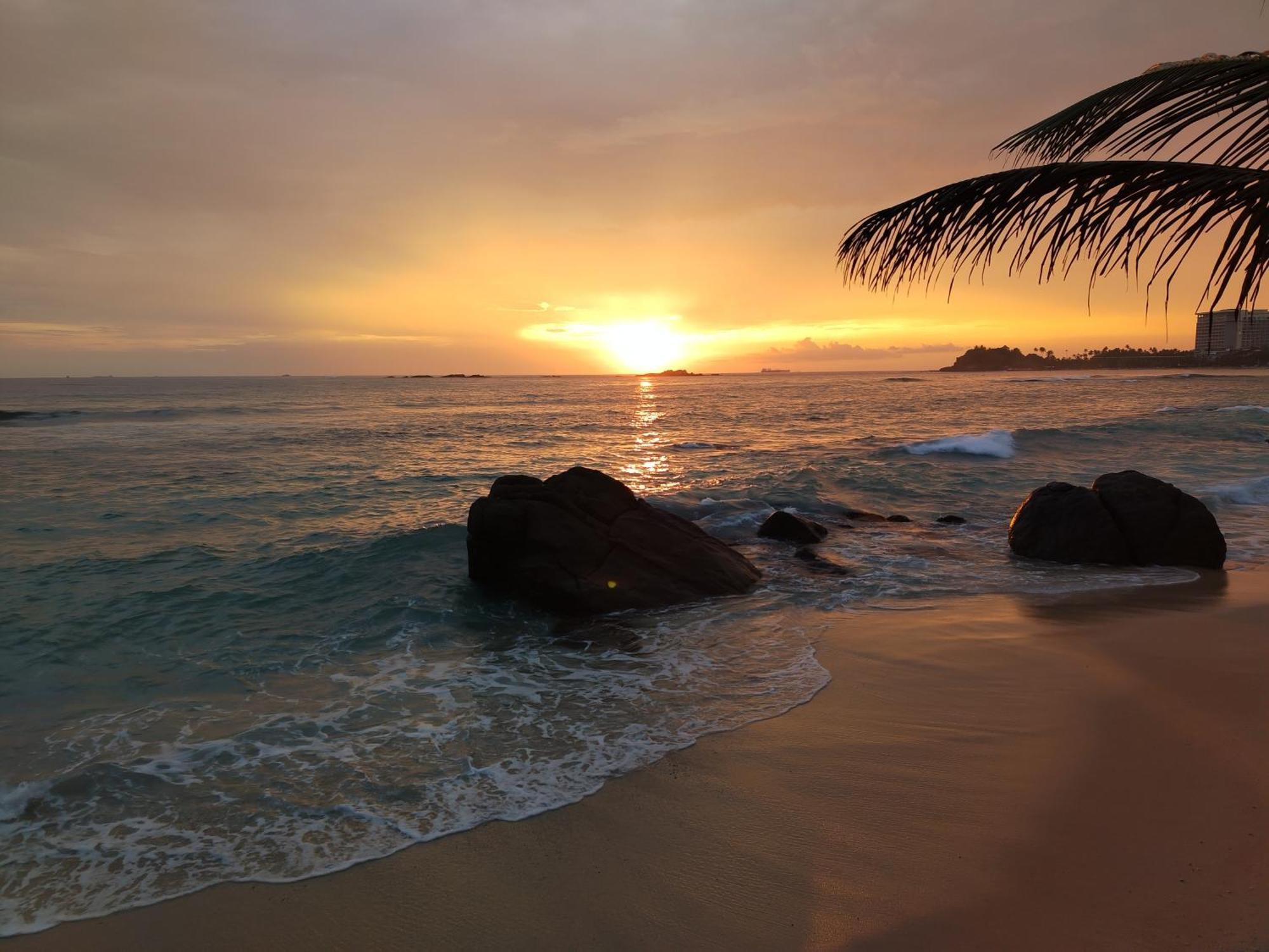 Happy Beach Resort Унаватуна Экстерьер фото