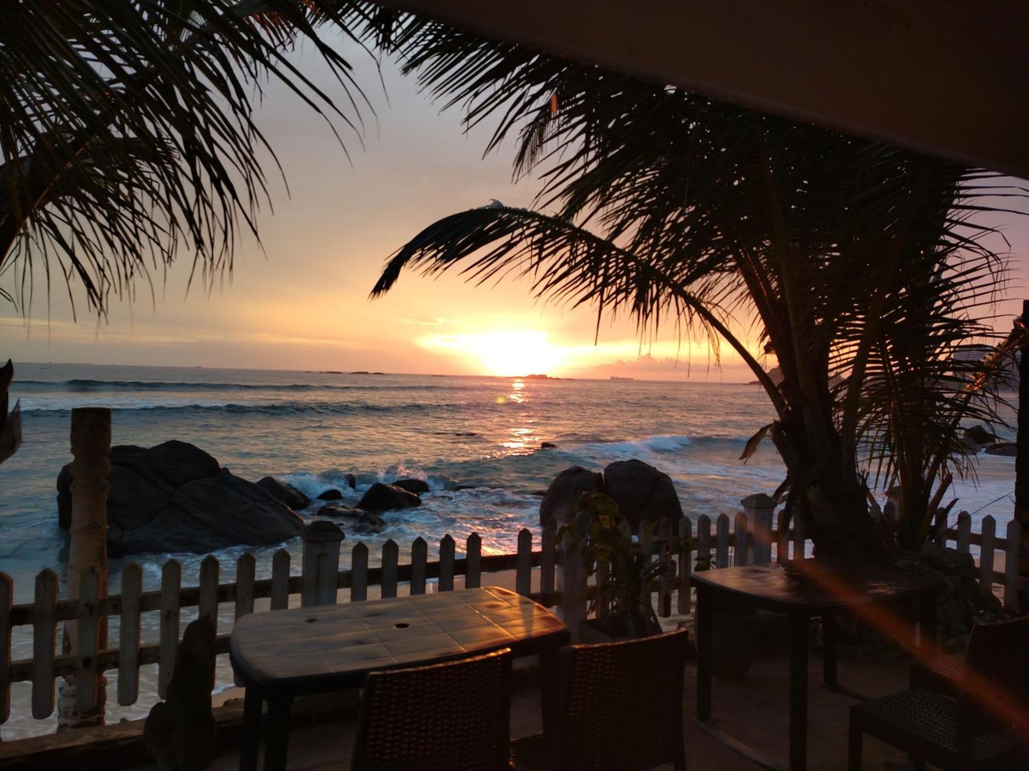 Happy Beach Resort Унаватуна Экстерьер фото