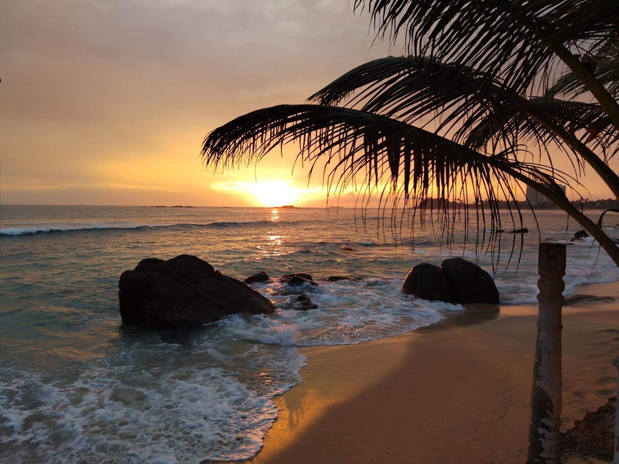 Happy Beach Resort Унаватуна Экстерьер фото