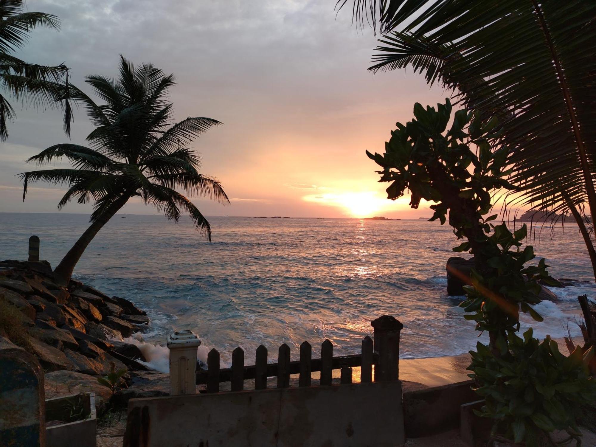 Happy Beach Resort Унаватуна Экстерьер фото